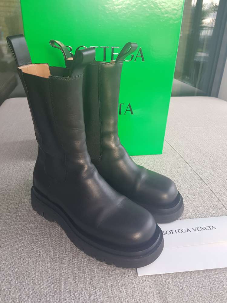 Bottega Veneta Lug Leather Ankle Boots