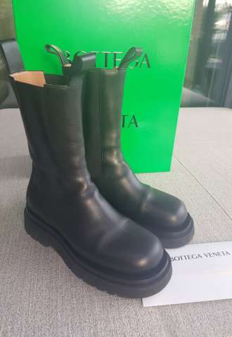 https://vipluxury.sk/Bottega Veneta Lug Leather Ankle Boots