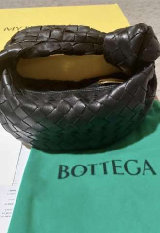 https://vipluxury.sk/Bottega Veneta handy bag