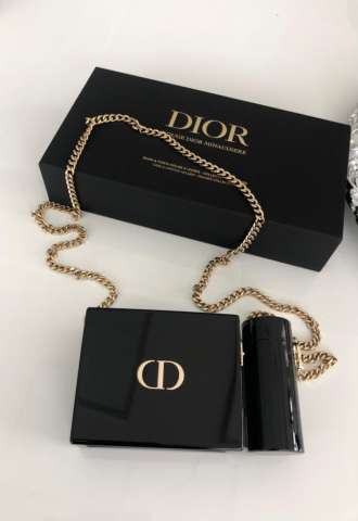 https://vipluxury.sk/Dior set puzdro so 4 ruzmi