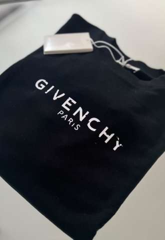 https://vipluxury.sk/Givenchy mikina