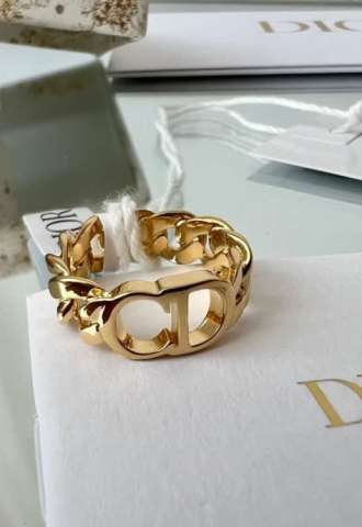 https://vipluxury.sk/Dior prsteň
