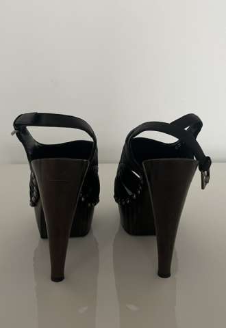 https://vipluxury.sk/Dior sandálky na podpatku
