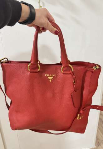 https://vipluxury.sk/Prada Shopper červená