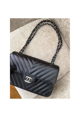https://vipluxury.sk/Chanel caviar small double flap chevron bag