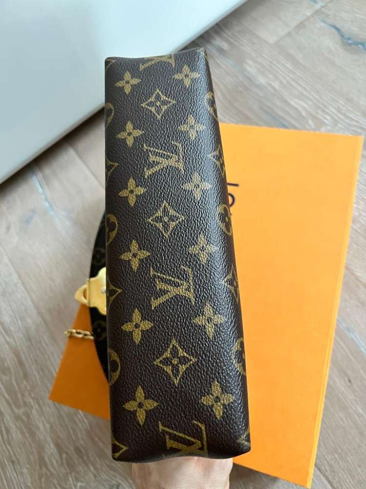 Louis Vuitton St. Placide kabelka
