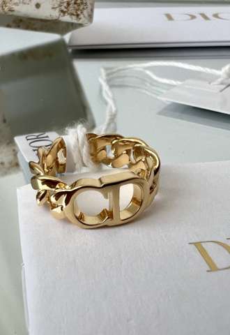 https://vipluxury.sk/Dior prsten