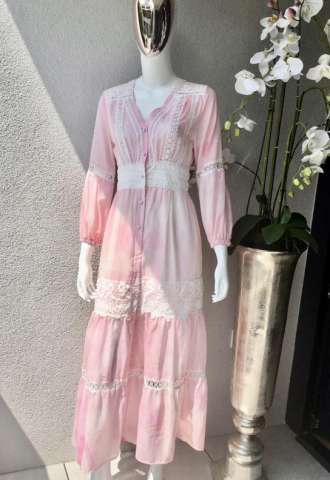 https://vipluxury.sk/Buby.s šaty ružové