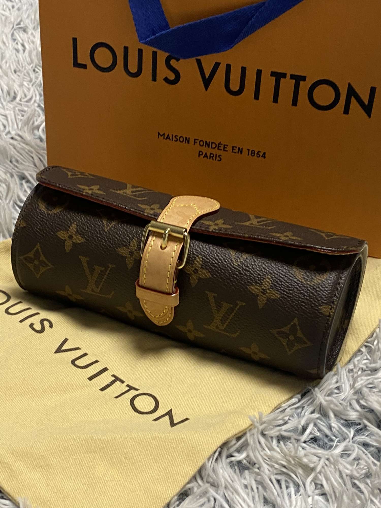 Louis Vuitton puzdro  VIP LUXURY