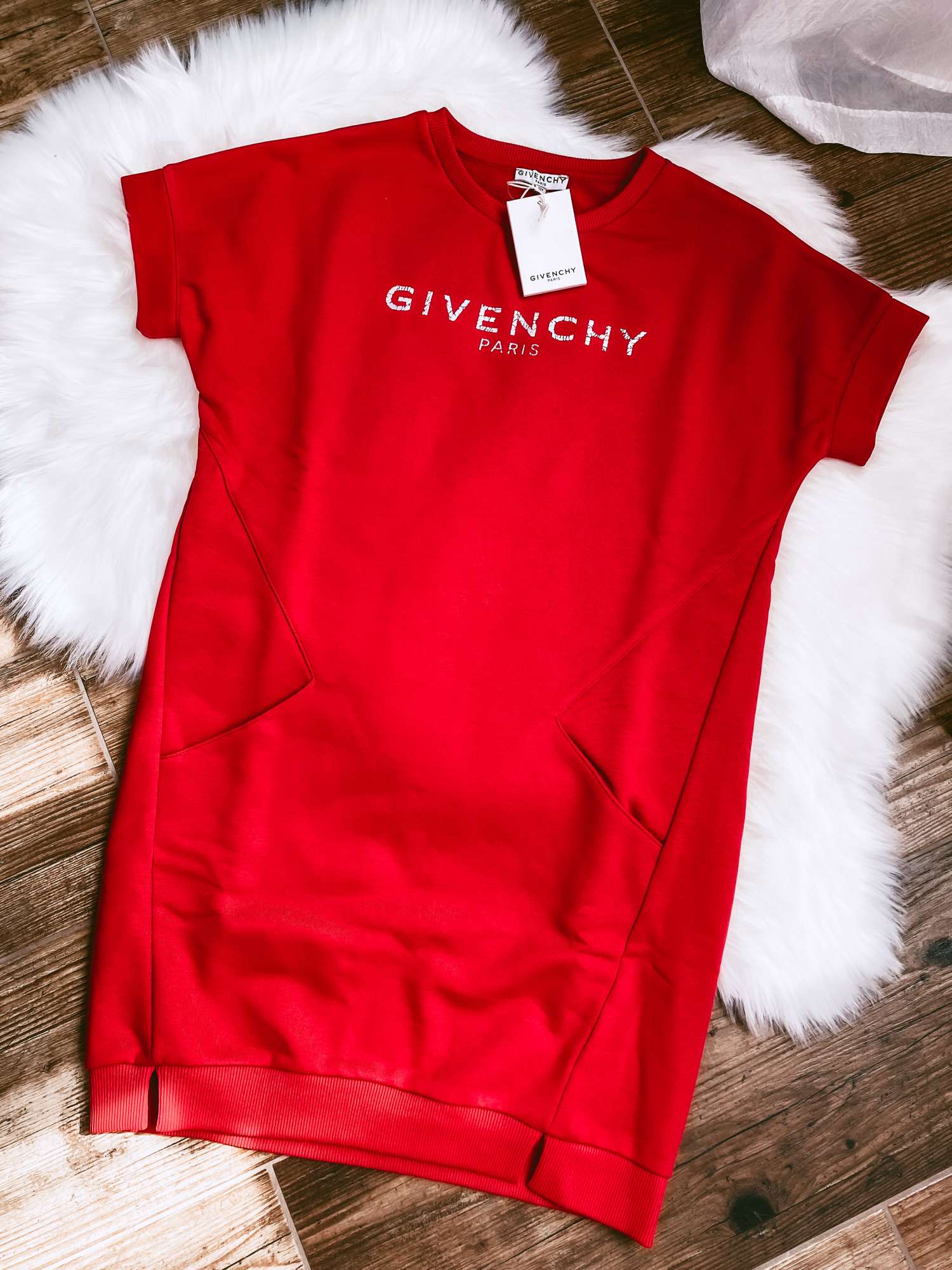 Givenchy saty