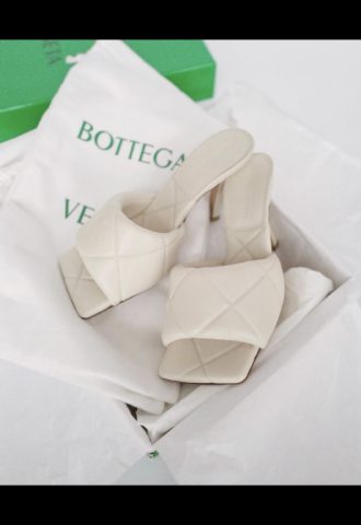 https://vipluxury.sk/Bottega Veneta sandálky