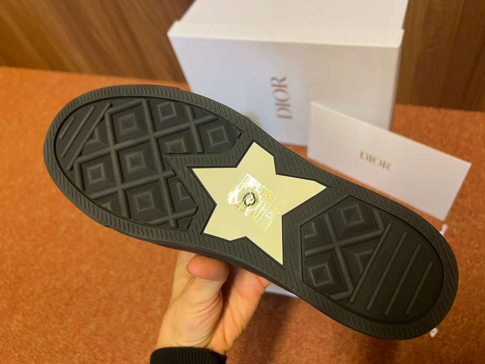 Dior nove tenisky 37,5