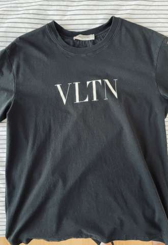 https://vipluxury.sk/Valentino tričko