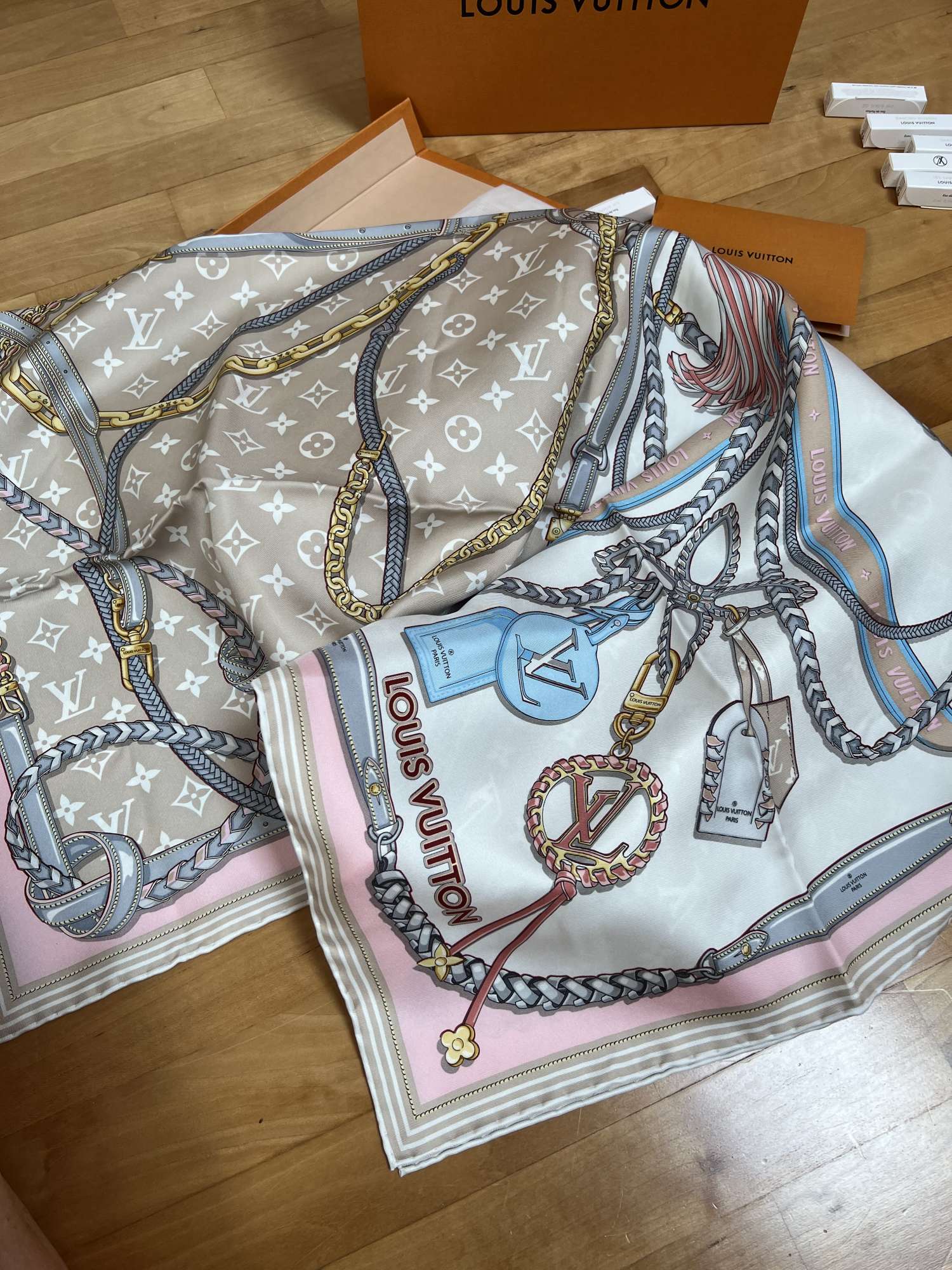 Louis Vuitton šatka Mix And Straps Square 90