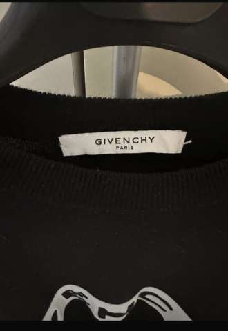 https://vipluxury.sk/Givenchy sveter