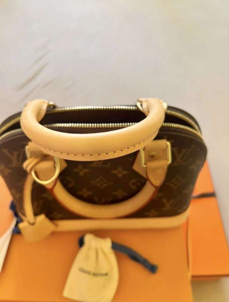 Louis Vuitton Alma BB Monogram