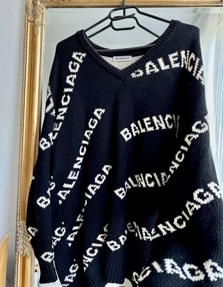 Balenciaga sveter