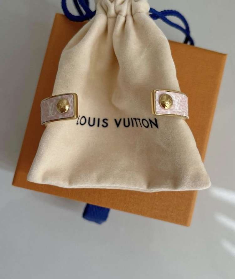 Louis Vuitton naramok