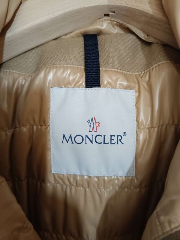 Moncler kabát