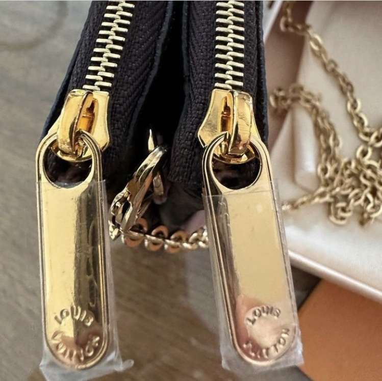 Louis Vuitton Double Zipp