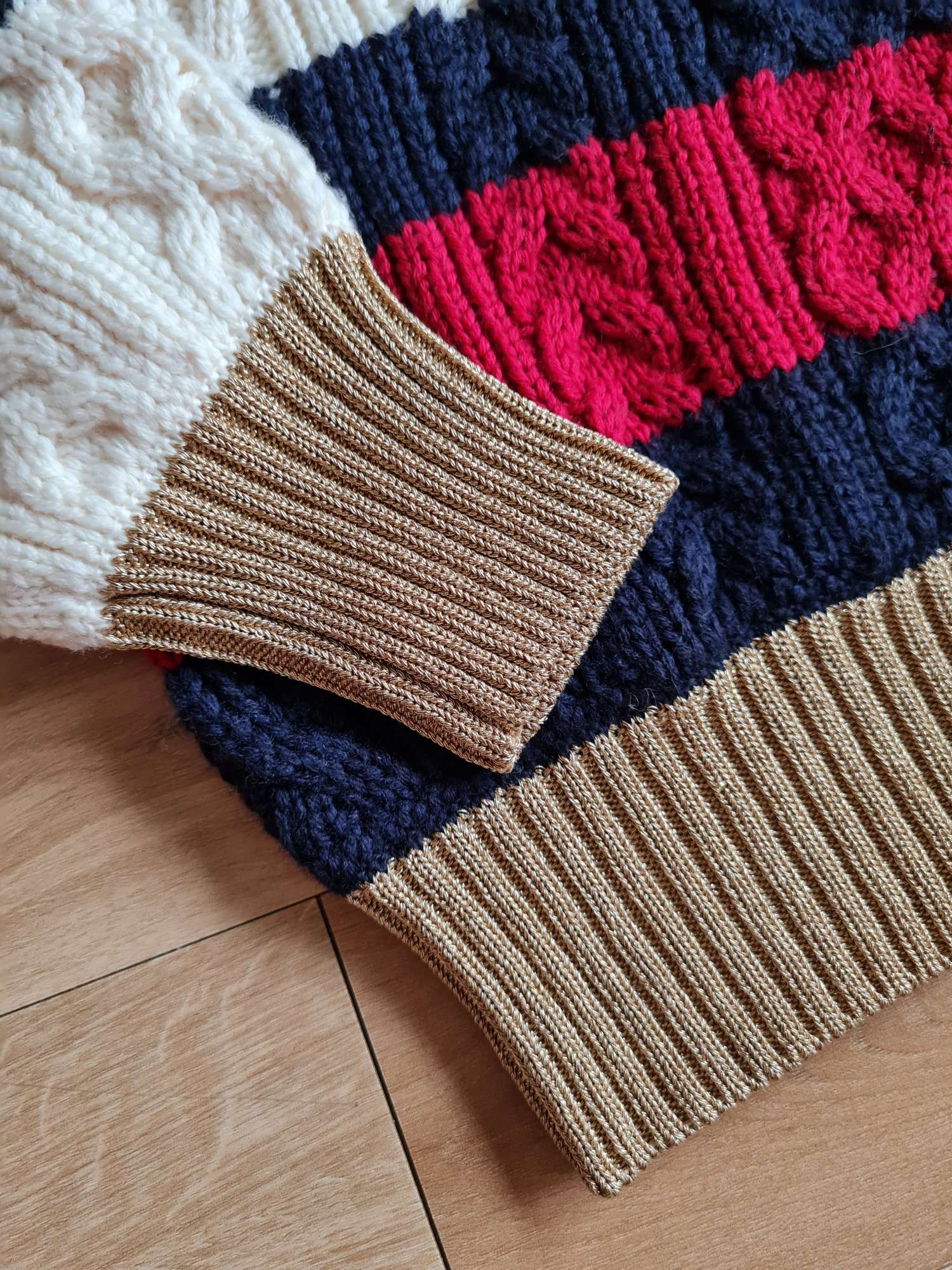 Gucci copánkový svetr XS