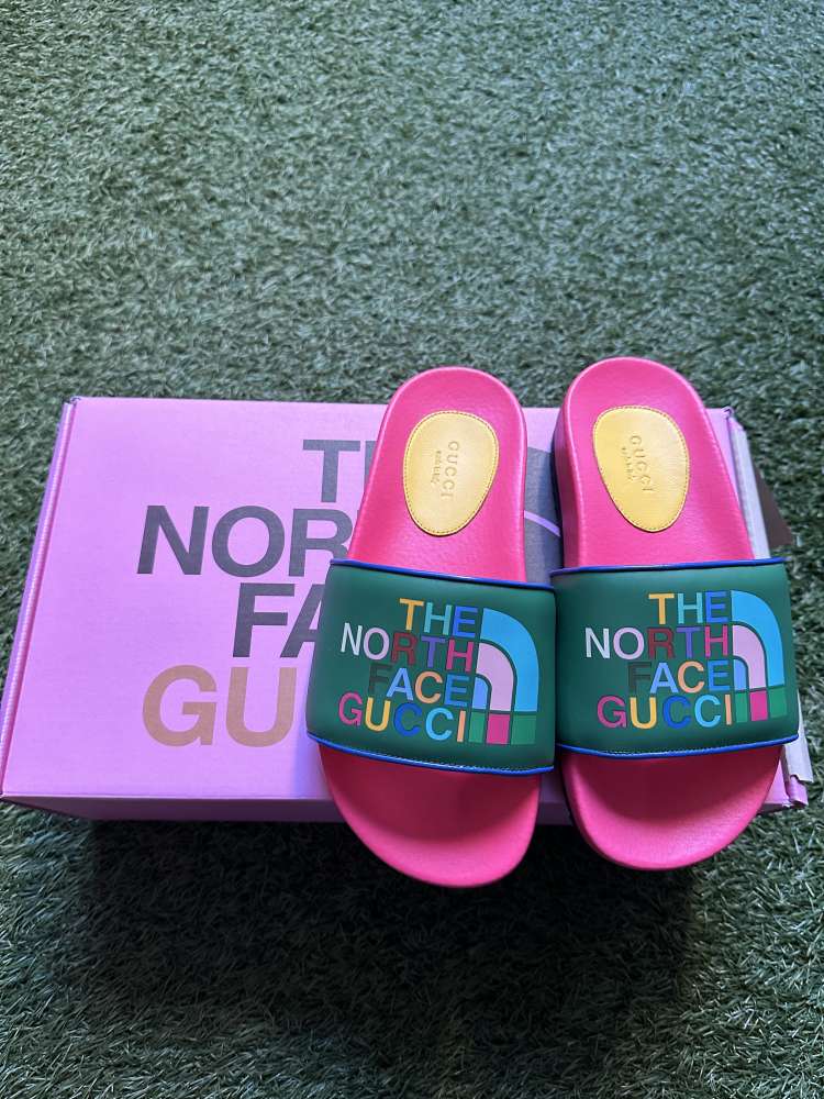 Gucci North face slapky