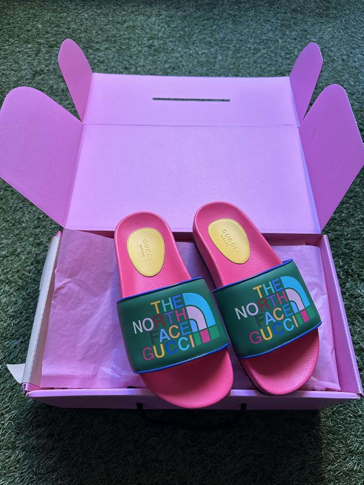 Gucci North face slapky