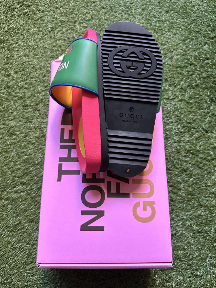 Gucci North face slapky