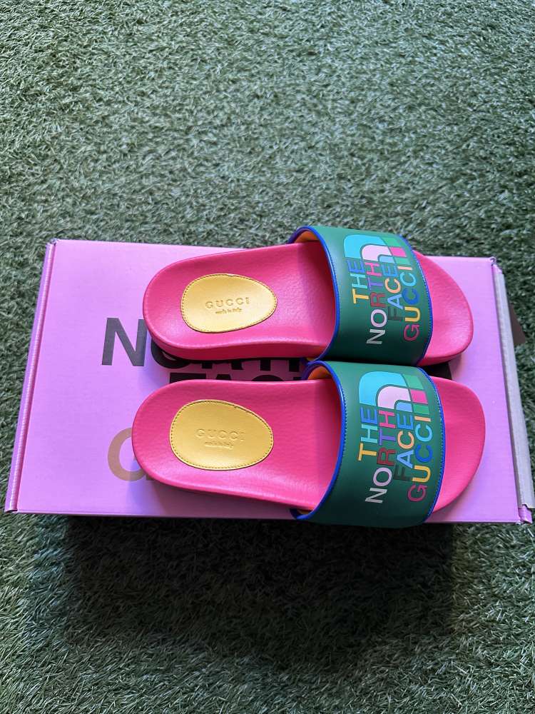 Gucci North face slapky