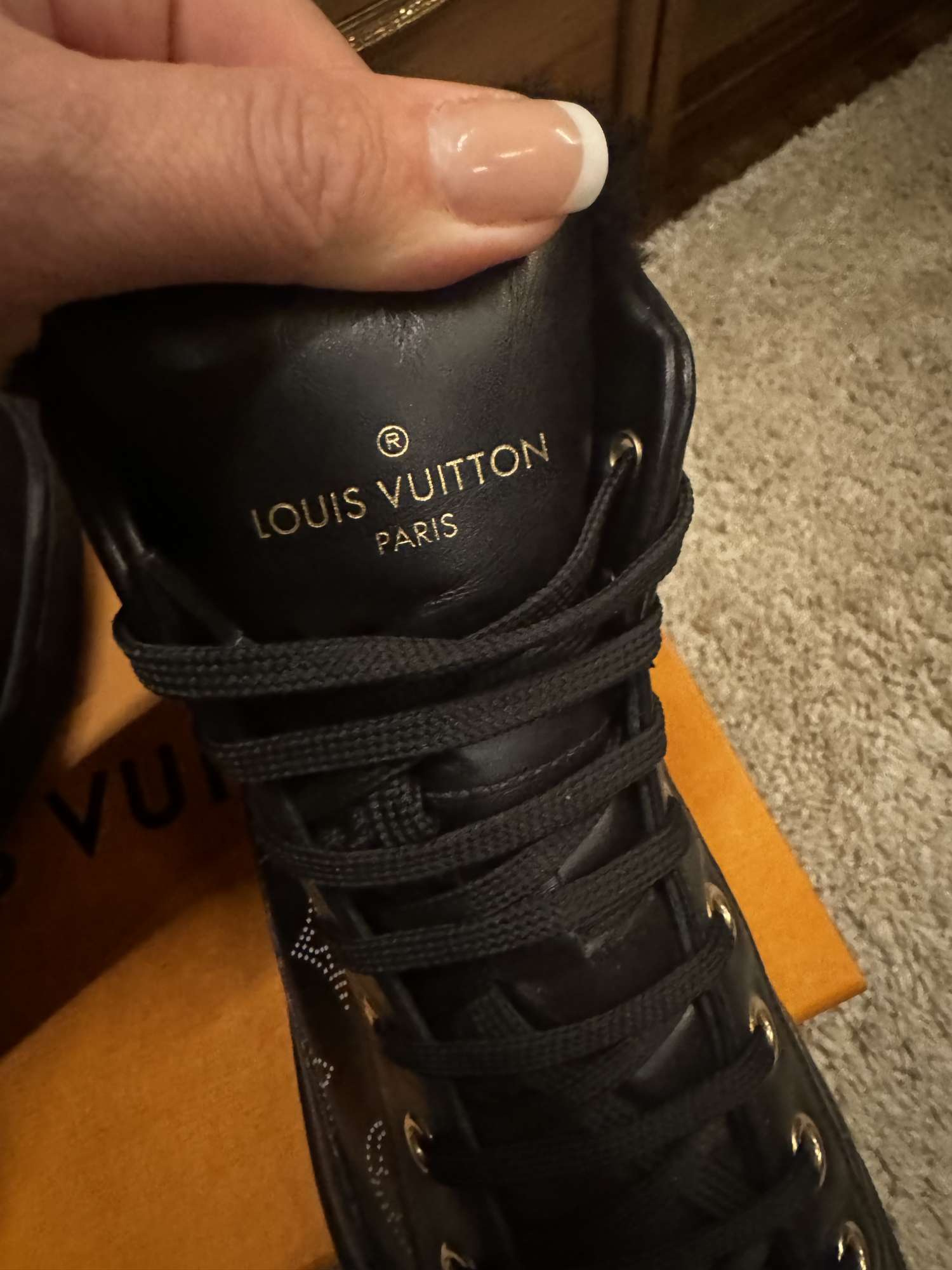 Louis Vuitton kožené tenisky s koziskem