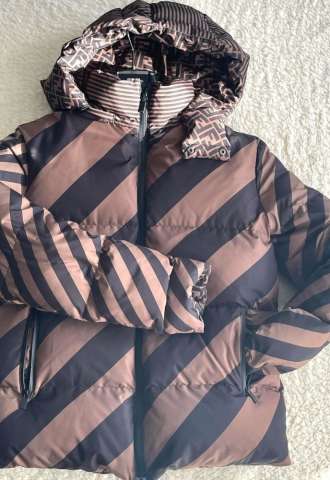 https://vipluxury.sk/Fendi obojstranna zimna bunda