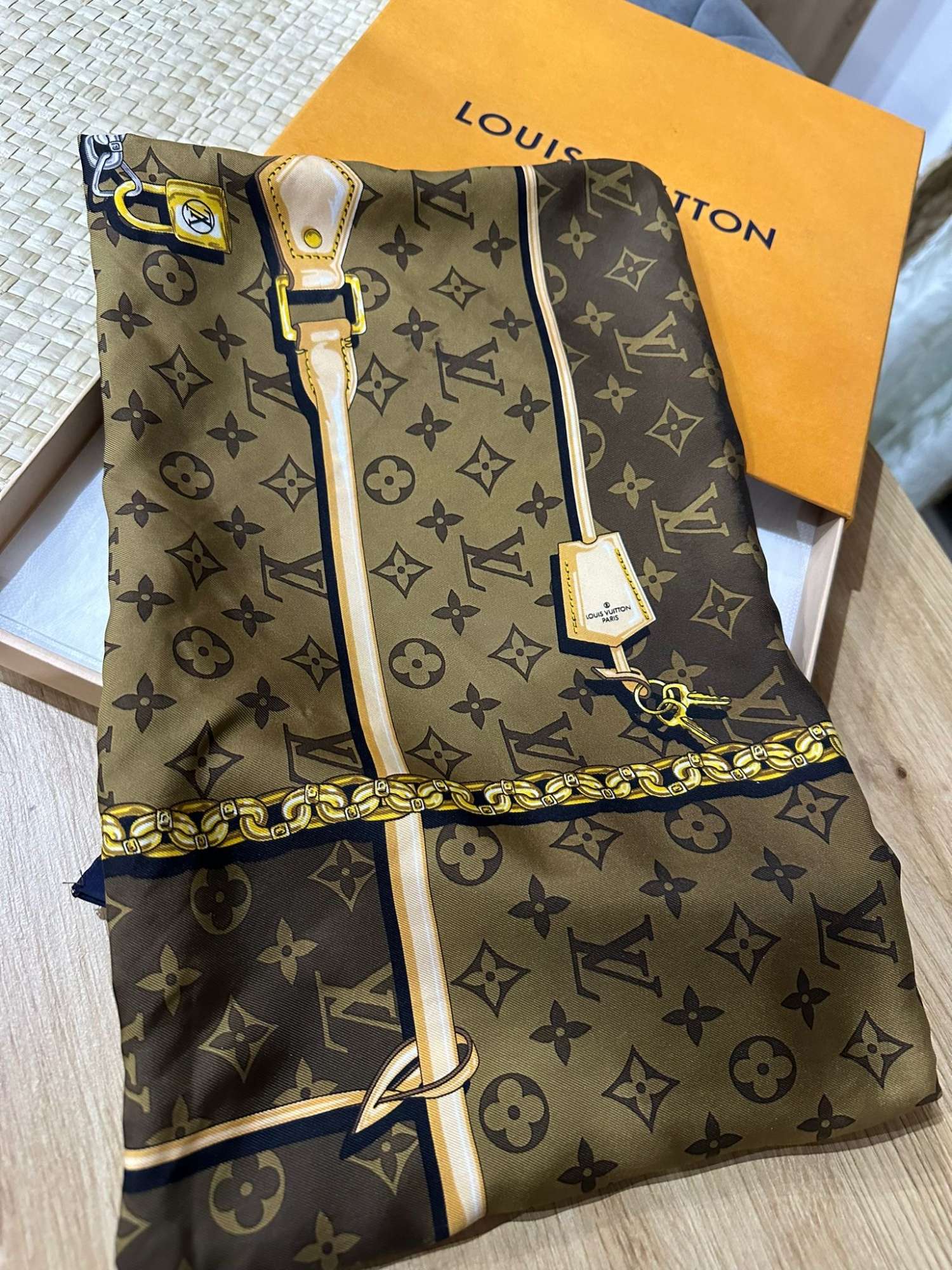 Louis Vuitton šatka