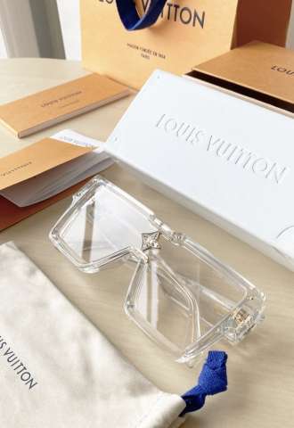 https://vipluxury.sk/Louis Vuitton Cyclone transparentné okuliare v komplet balení