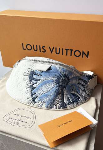 https://vipluxury.sk/Louis Vuitton Maxi Bumbag biela celokožená ľadvinka taška