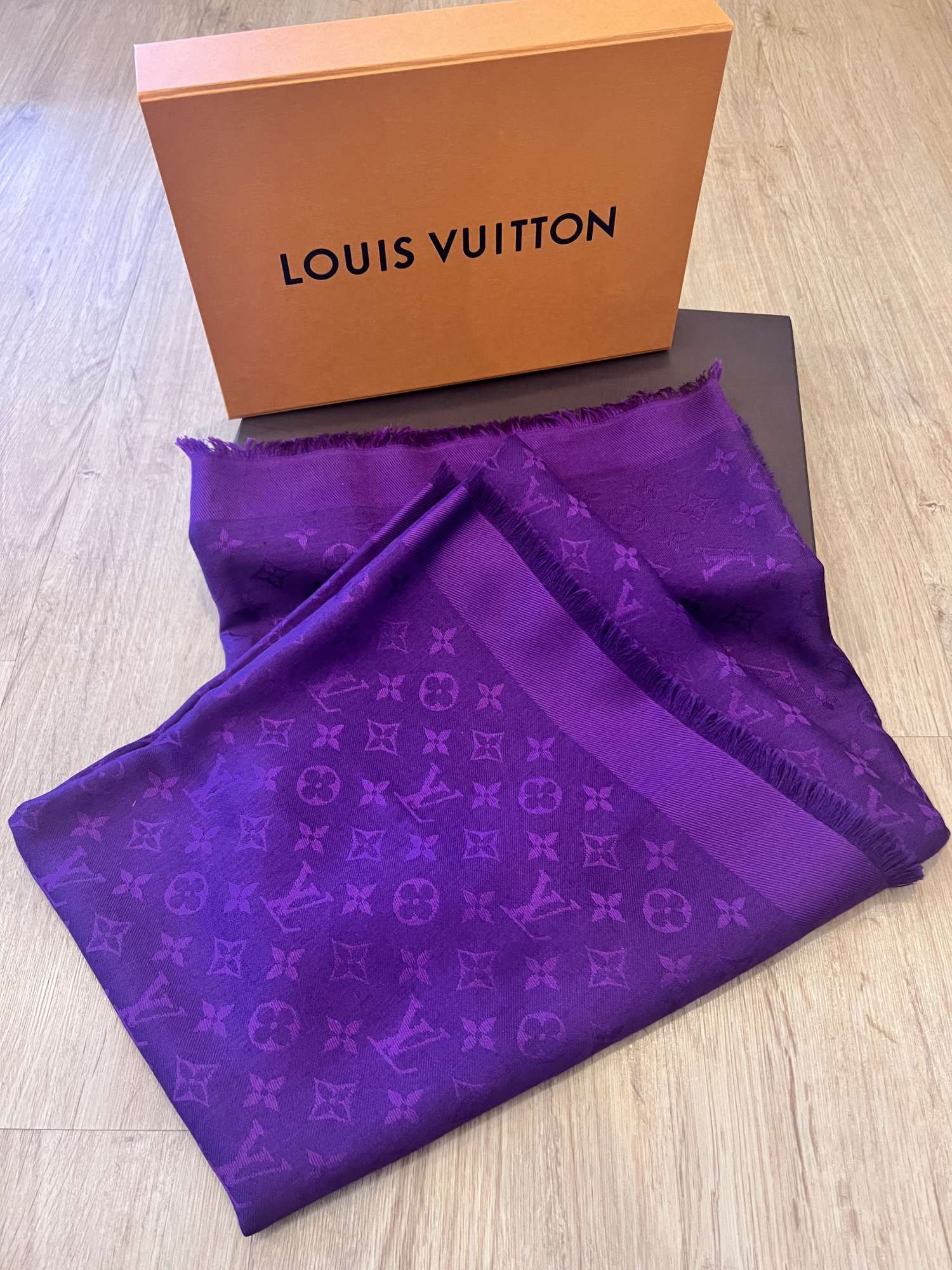 Louis Vuitton šátek fialový
