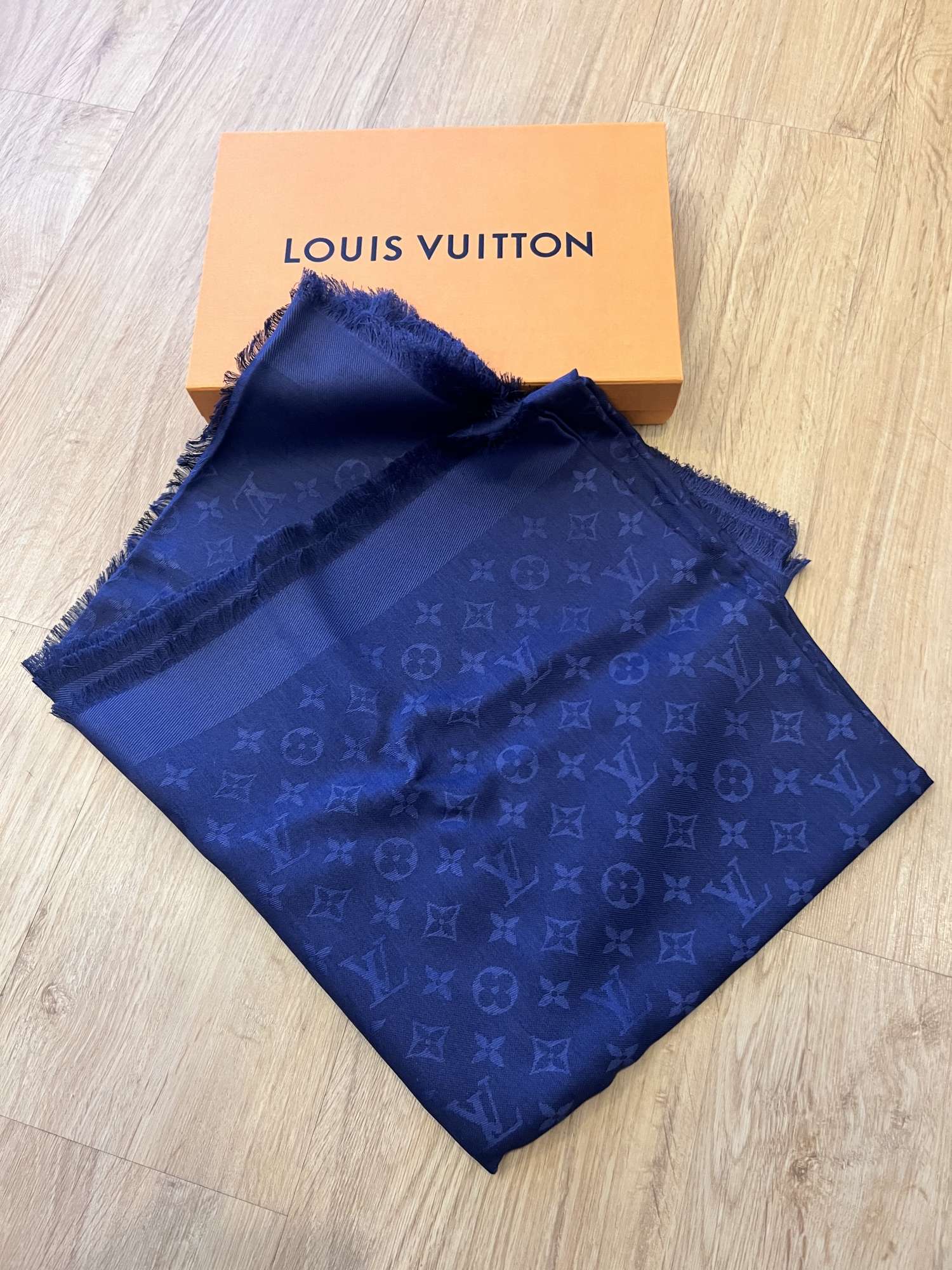 Louis Vuitton šátek