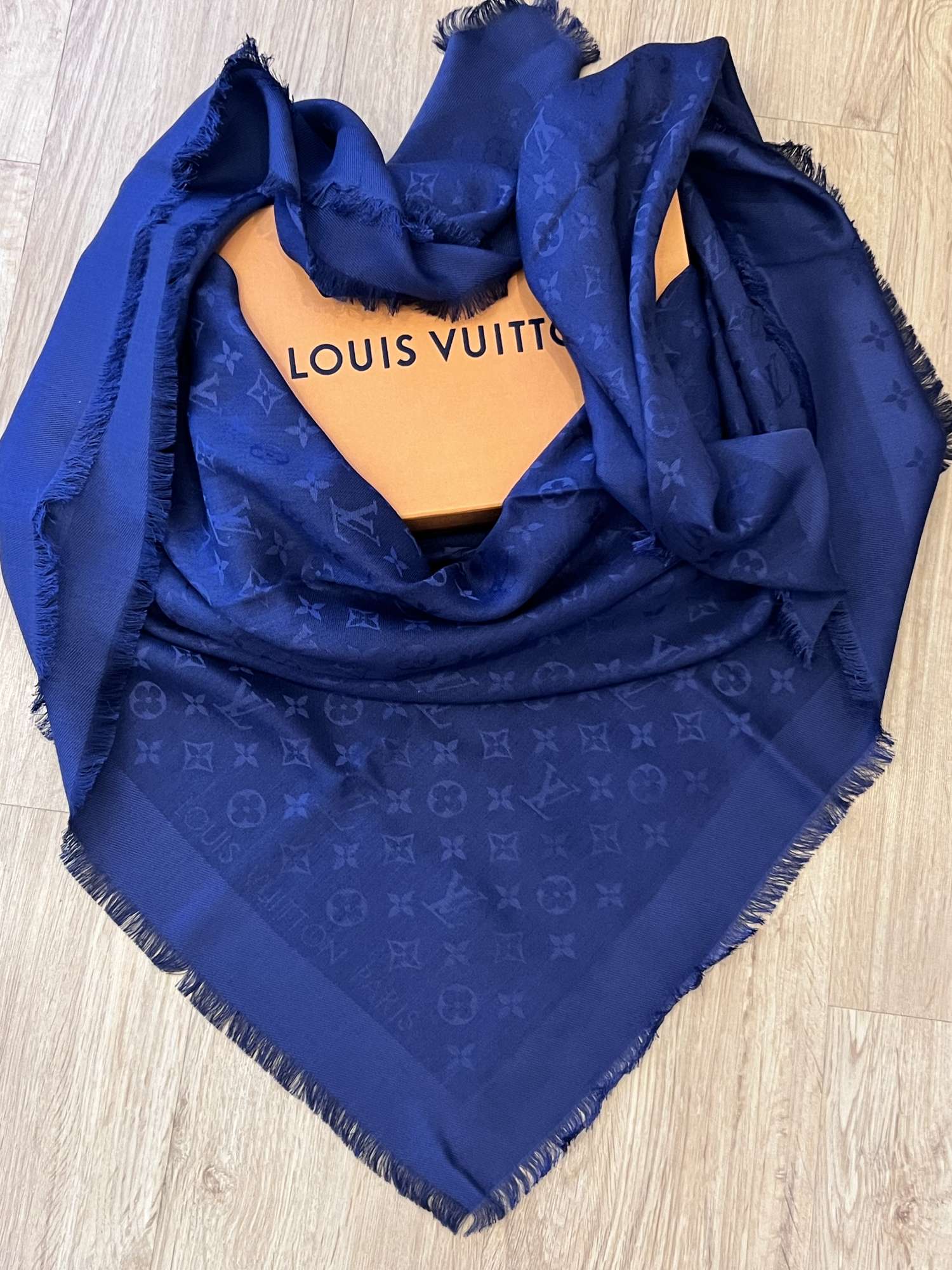 Louis Vuitton šátek