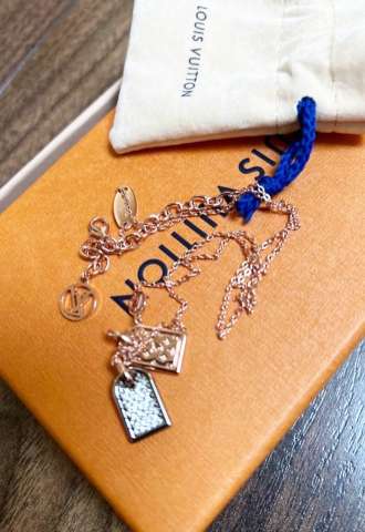 https://vipluxury.sk/Louis Vuitton náhrdelník