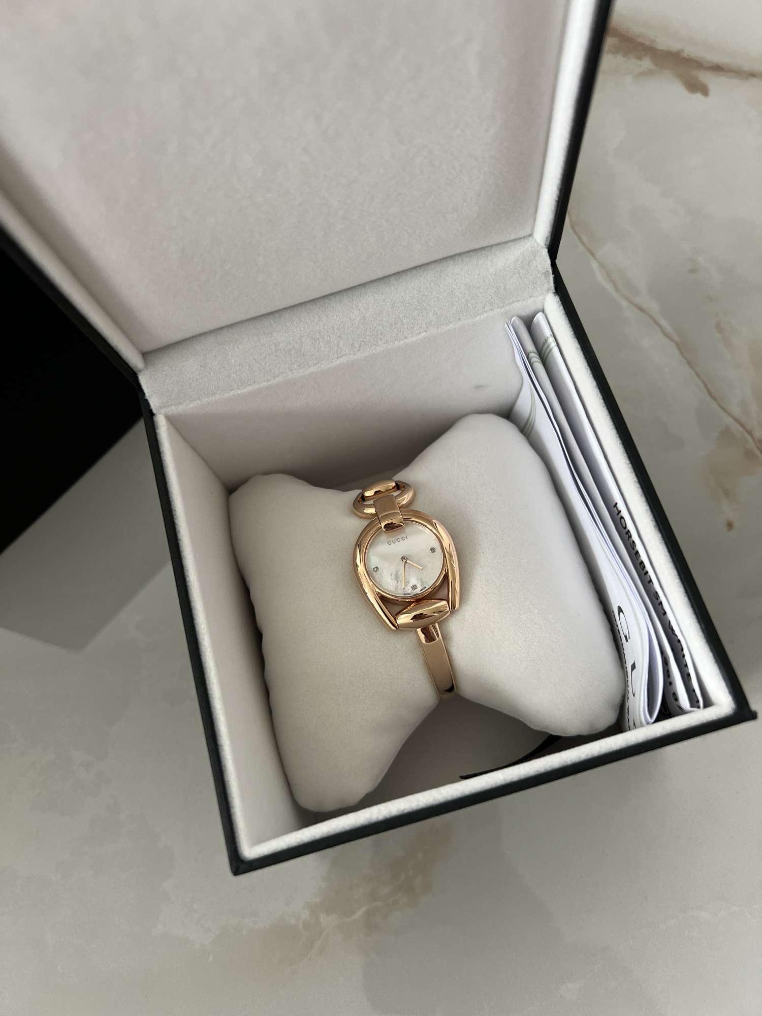 Gucci damske hodinky s diamantmi