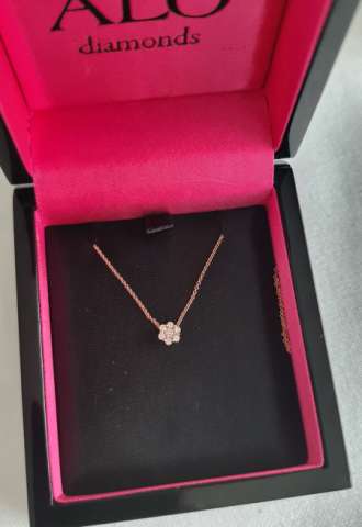 https://vipluxury.sk/Briliantový náhrdelník ALO diamonds