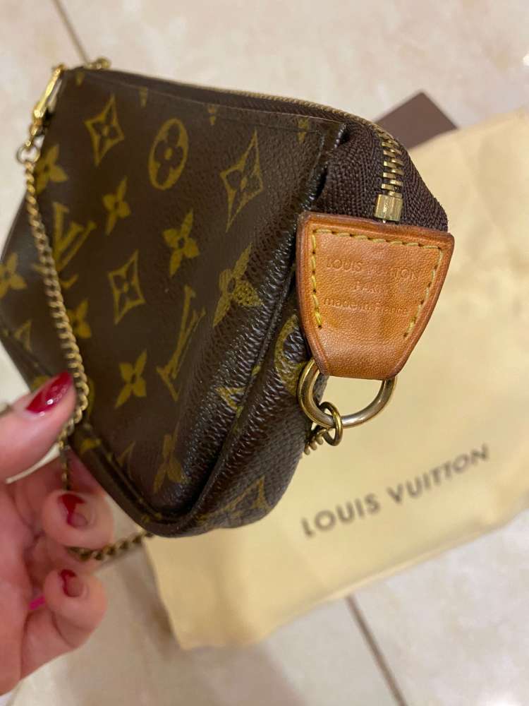 Louis Vuitton mini Pochette