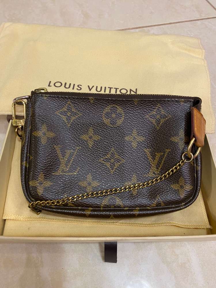 Louis Vuitton mini Pochette