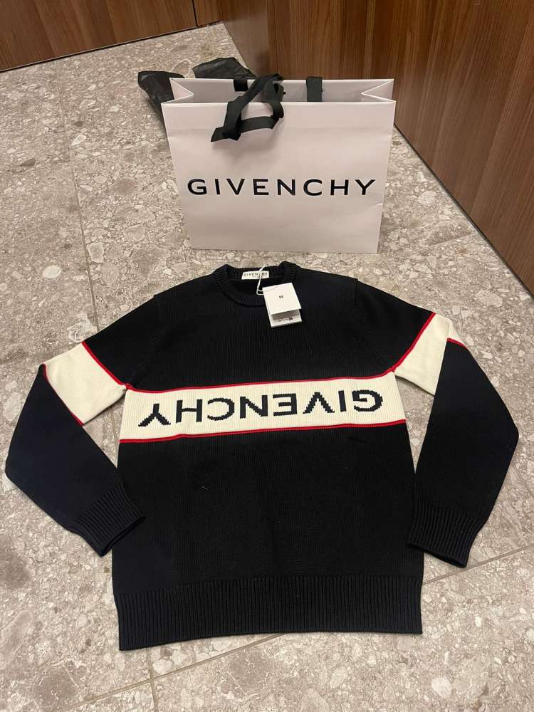 Givenchy sveter
