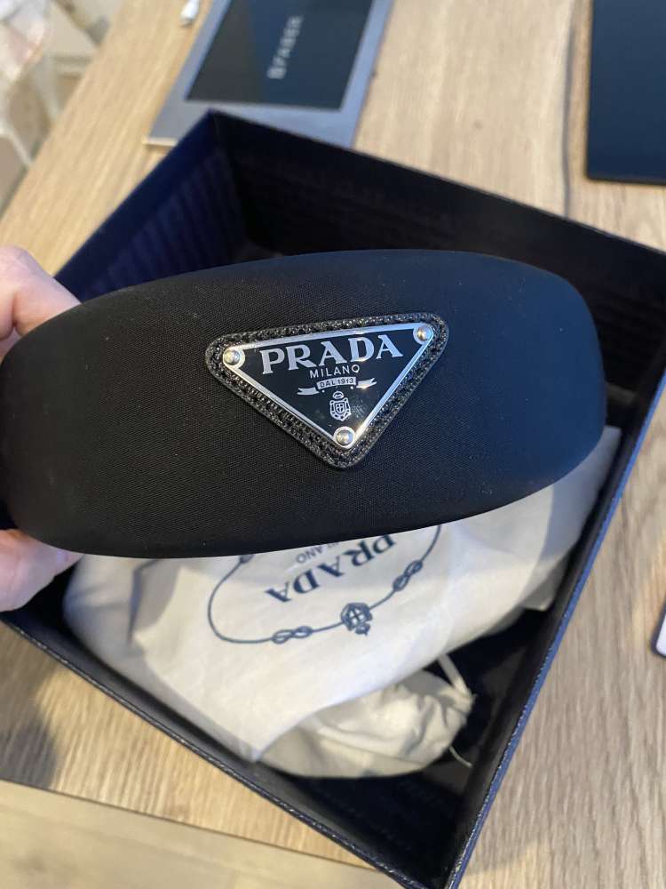 Prada čelenka
