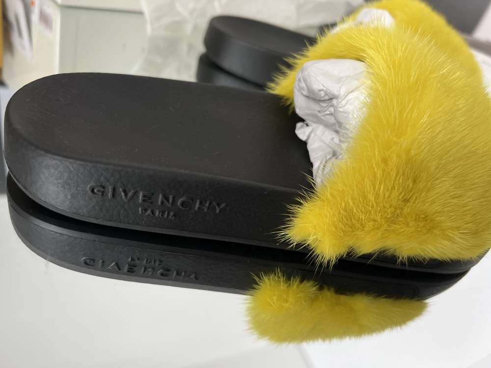 Givenchy slapky minf fur