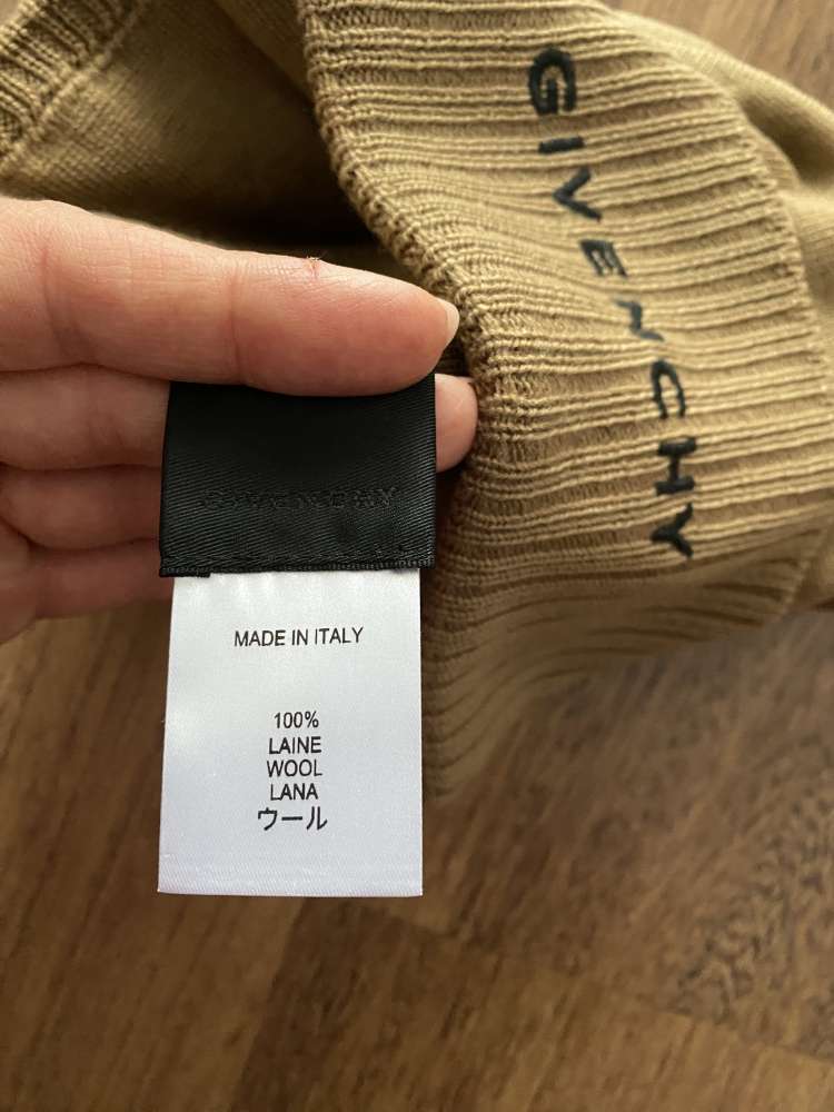 Vlnená čiapka Givenchy