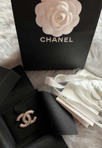 https://vipluxury.sk/Chanel brošňa nová