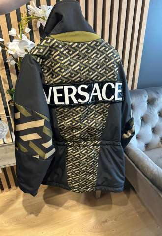 https://vipluxury.sk/Versace bunda