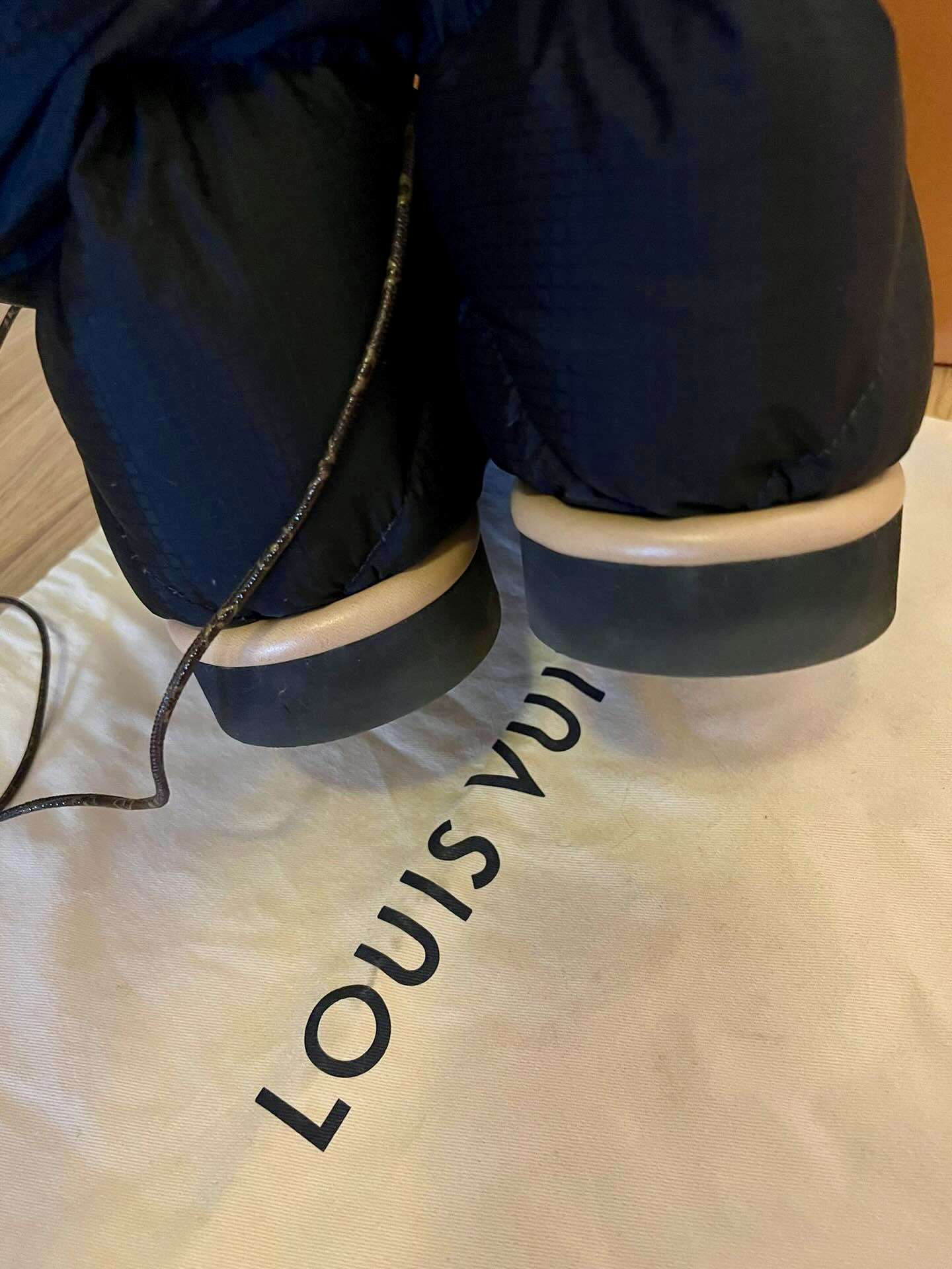 Louis Vuitton snehule