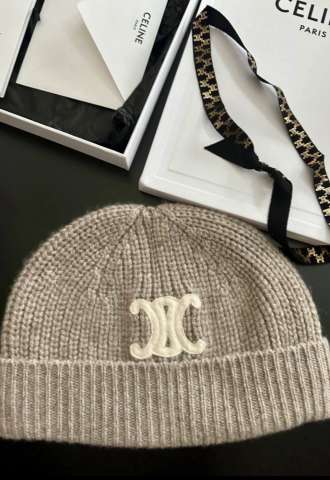 https://vipluxury.sk/Celine čiapka